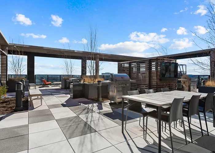 Fulbrix Bright Designer Apartments With West Loop Views