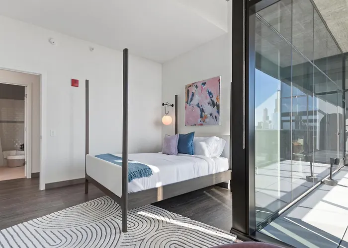 Fulbrix Bright Designer Apartments With West Loop Views