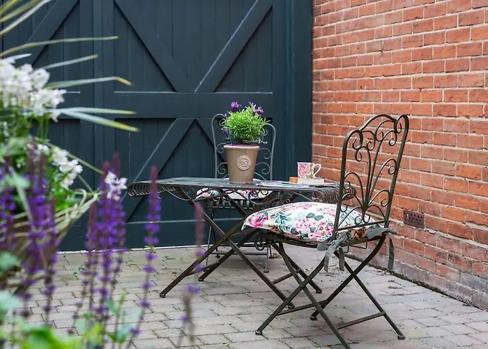Stylish And Homely 1 Bed Edwardian Coach House