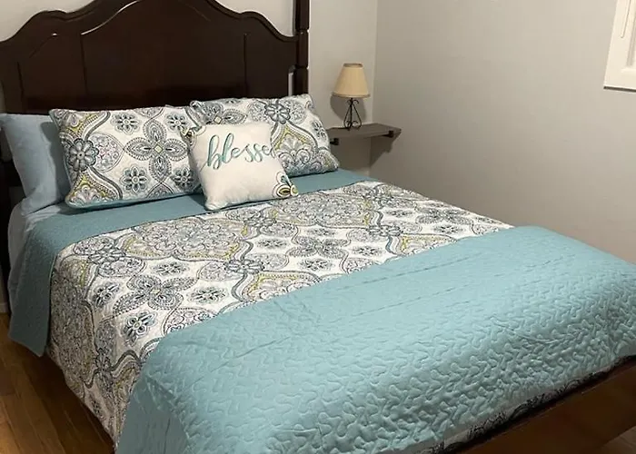 Charming 2-Bedroom House For A Peaceful Getaway