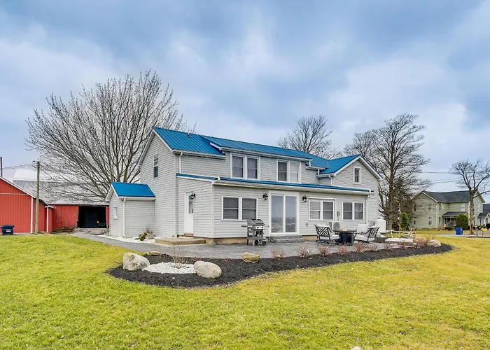 Auburn Finger Lakes Farmhouse W/ Open Views!