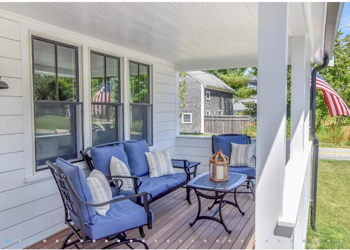 Renovated Kitchen Less Than 2 Miles To Beach!