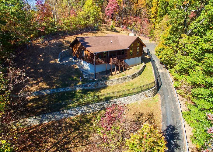 Dancing Bears Cabin Breathtaking Sunrise Mountain Views!