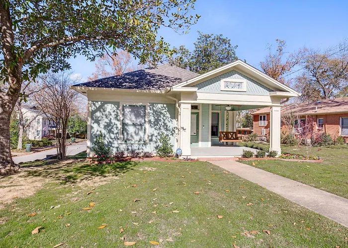 1 Mi To Downtown Tyler: Historic Home W/ Porch!