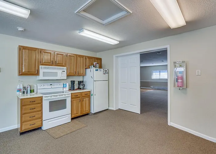 Lakefront Osage Beach Abode W/ Grill & Pool Access