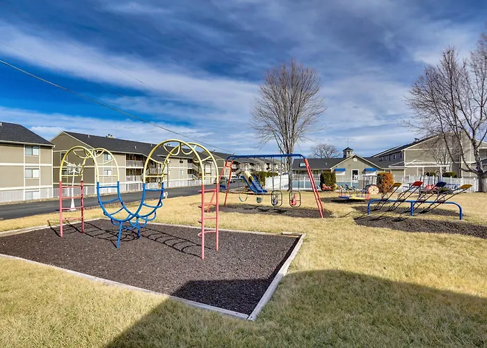 Lakefront Osage Beach Abode W/ Grill & Pool Access