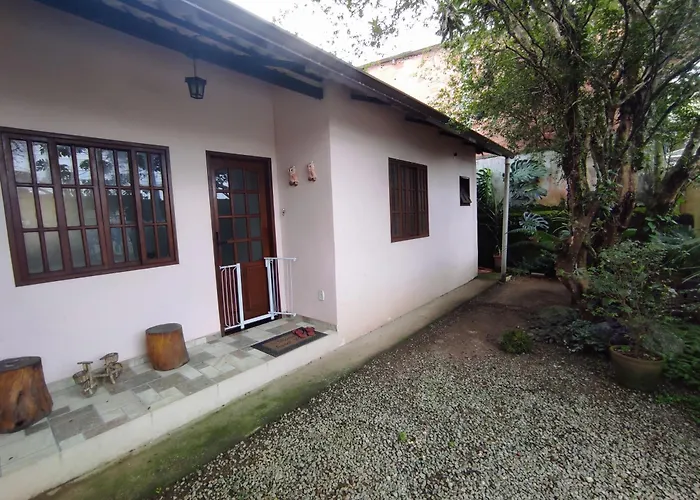 Casa 2 qtos, sendo suíte com cama Queen ar condicionado