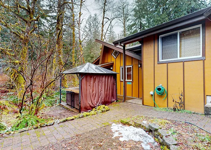 Creekside Cabin
