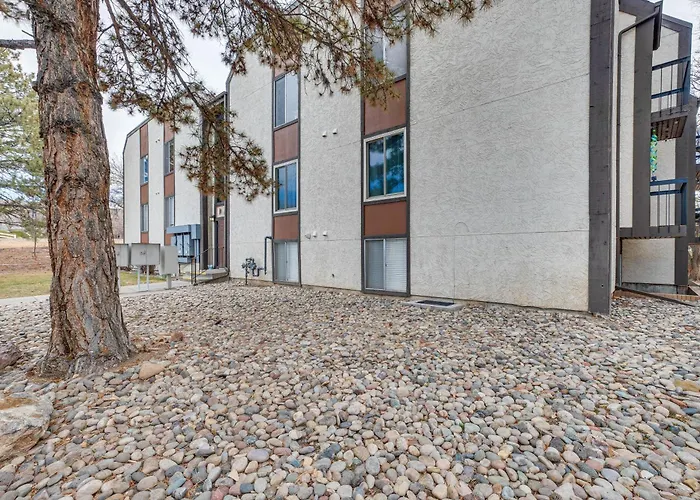 Grand Junction Condo: Balcony, Community Pool!