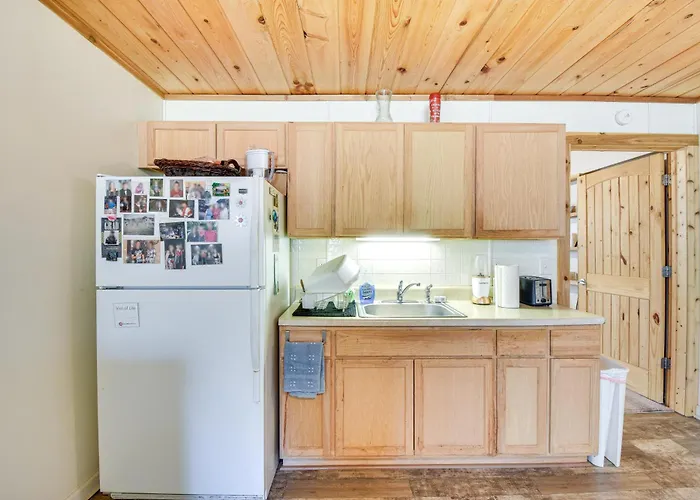 Rustic Jefferson Retreat W/ Fire Pit: Near Athens!
