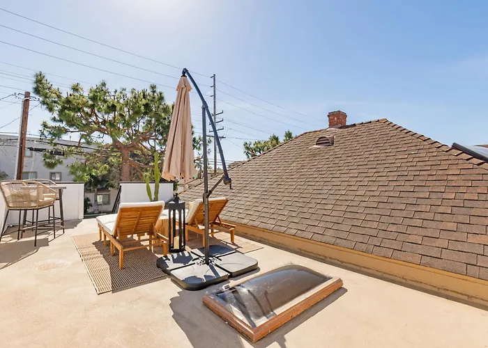 Walk To Beach! Patio, Rooftop, Yard, Bbq! Downtown Huntington