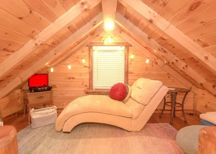 Charming Lakeview Cabin Near Geneva-On-The-Lake!