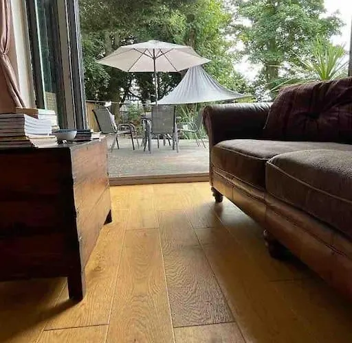 Hendrix'S Cottage