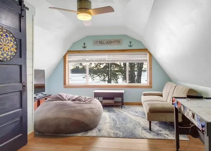 Lakefront Trifecta With Private Hot Tub, Sauna & Free Massages