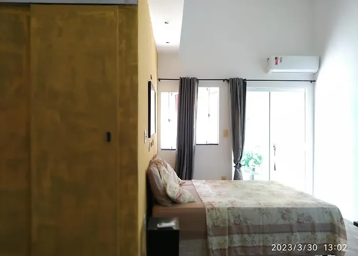 Pousada Tia Rosi com suites independente 100 mts da praia c ar, energia solar e atendimento vip