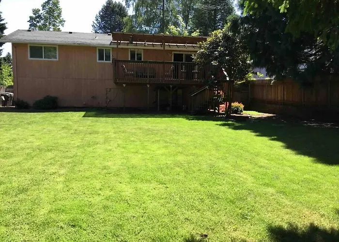 West Linn Relaxing Entire Home Wifi Tv Yard Bbq Eateries