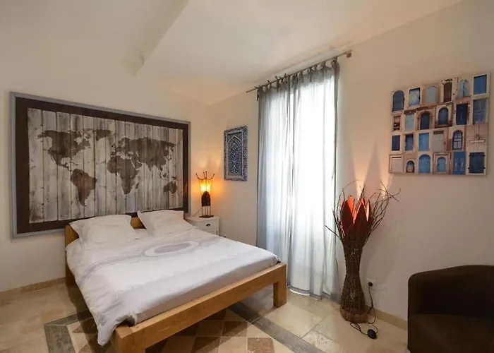 Charmante Petite Maison Donnant Sur Les Arenes