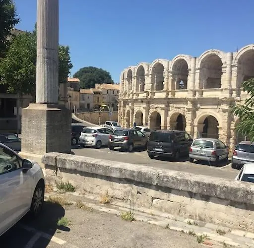 Charmante Petite Maison Donnant Sur Les Arenes