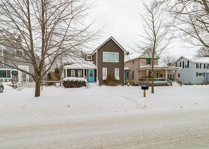 17 Mi To Ski Slopes! Retreat Near Lake Michigan