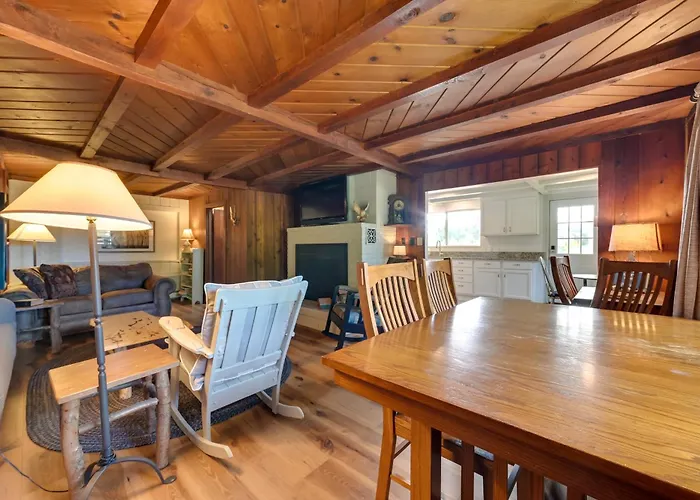 Cozy Harbor Springs Vacation Rental, 13 Mi To Town