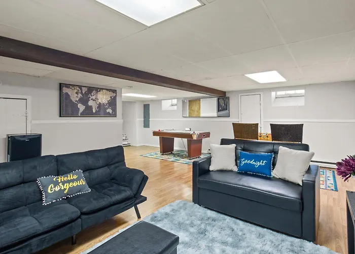 Walk To Parks, Dining & Lake! Game Room! Hot Tub!