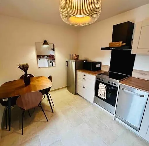 Charmant Petit Appartement Place De L Eglise