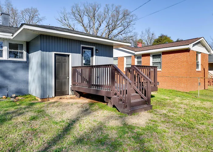 Newly Updated Home ~ 3 Mi To Downtown Charlotte!