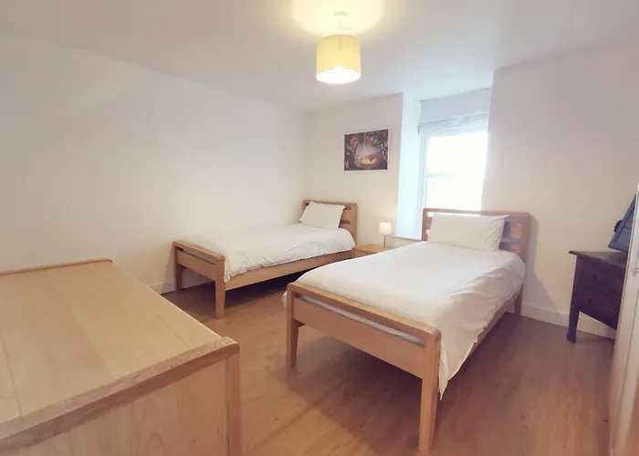 24 Cliff Apartment-3 Bed-Ground Floor-Sea Views