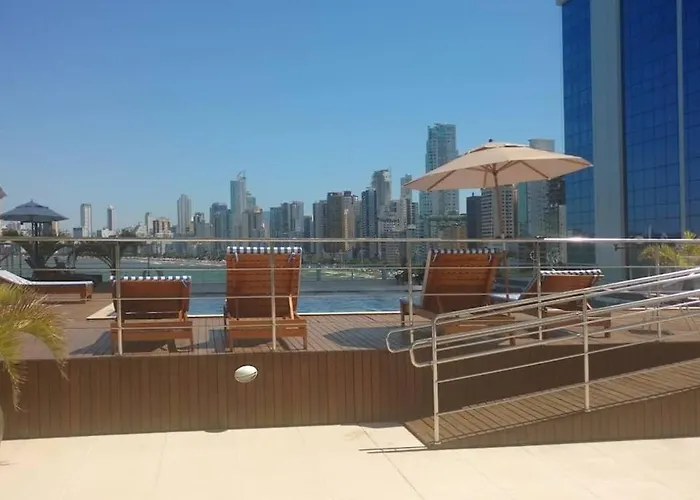 Frente Mar Com Piscina, Garagem E Vista Linda