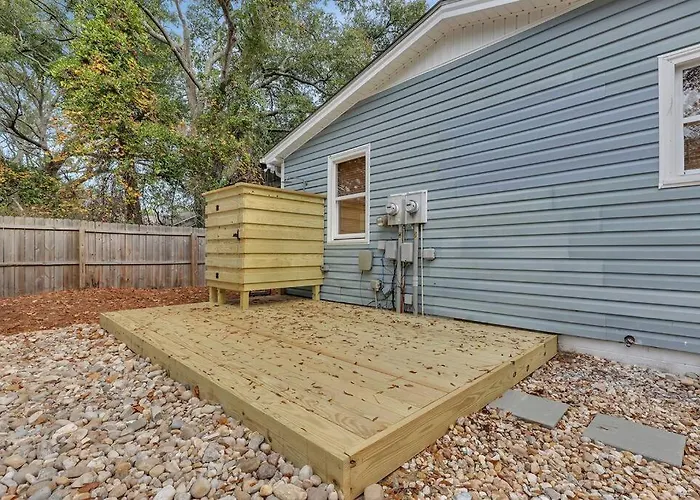 Coastal 3Bd Bungalow One Block From Scenic Walkway