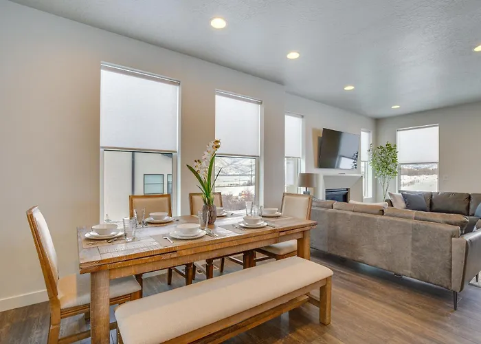 Modern Heber City Getaway: Mountain View, Hot Tub!