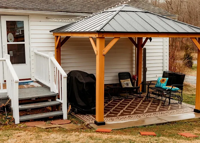 Giggling Creek Cottage - Bedjet! King Sized! Gazebo, 45 Acres, Arcades, And More!