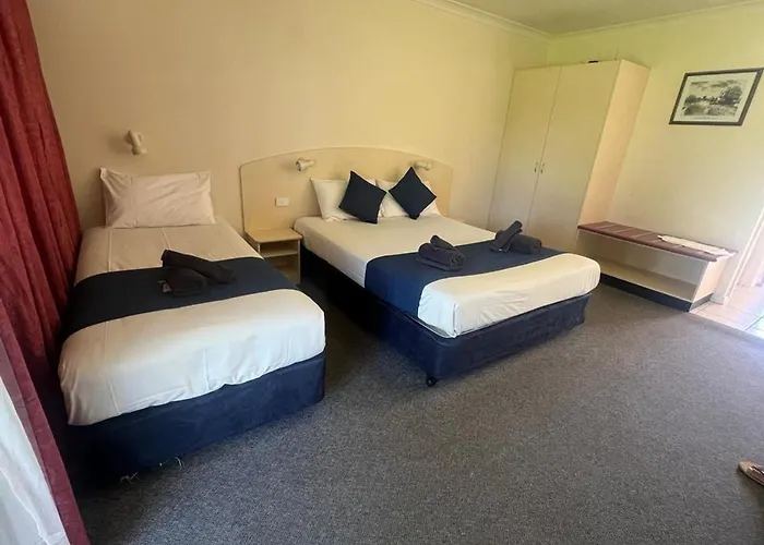 Outback Quarters Motel Hay