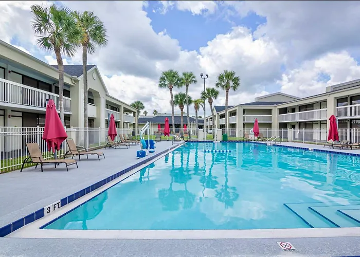 2 Beds With Pool, Parking, Wi-Fi & Smart Tv