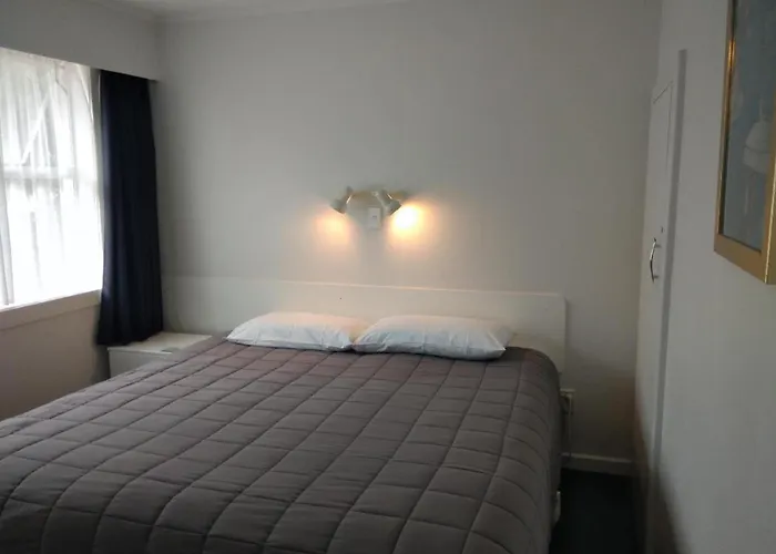 Queens Park Motels