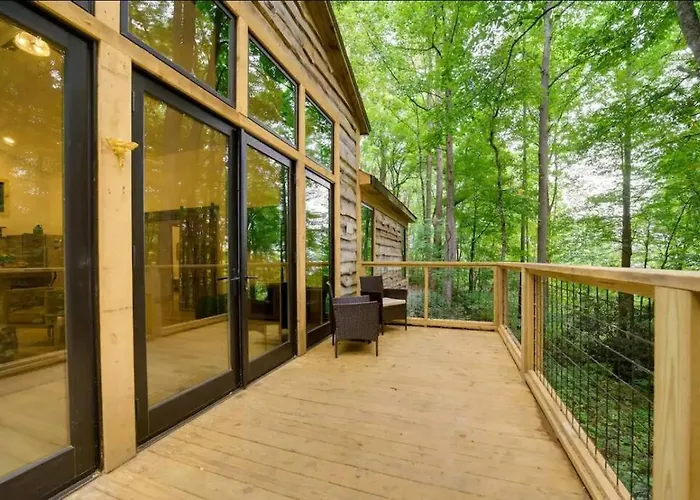 Hot Springs: 2 Cabins Waterfall & Mountain Views