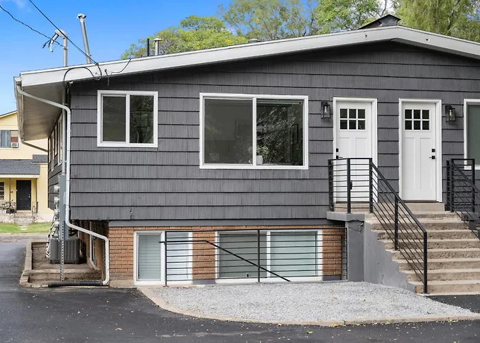 Renovated Flat Steps From Historic 25Th Street