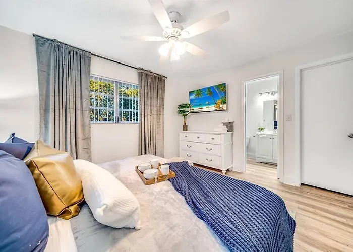 Stylish - Water View Condo - Palm Wave Says