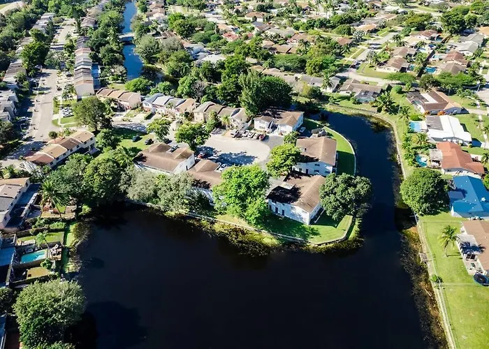 Stylish - Water View Condo - Palm Wave Says