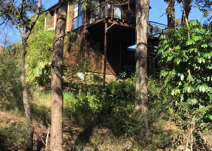 Beautifully Elevated Treehouse Apartment