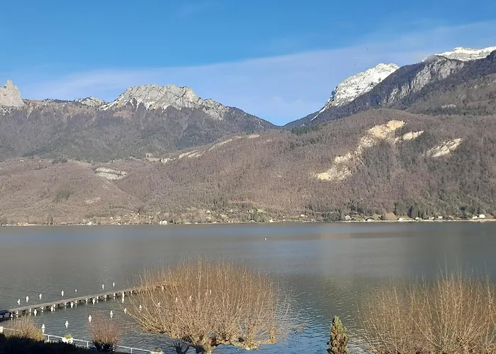 Coconlagon Serenite Au Lac D'Annecy