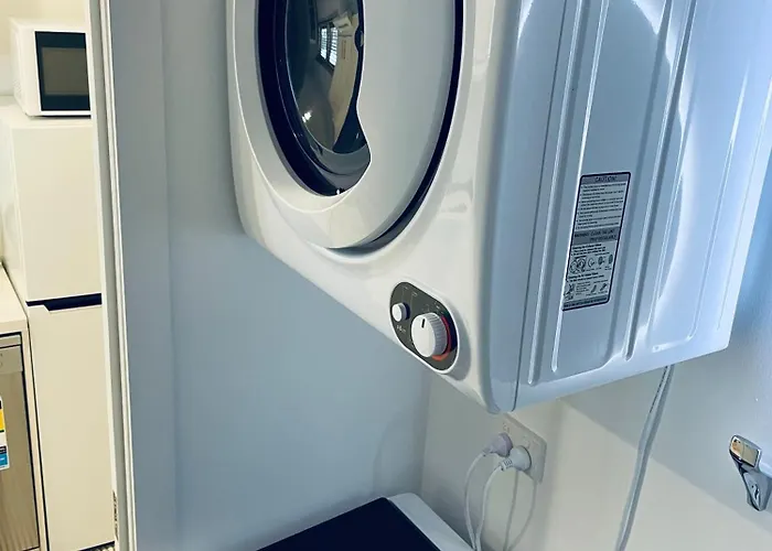 Convenient Room Next To Bond University
