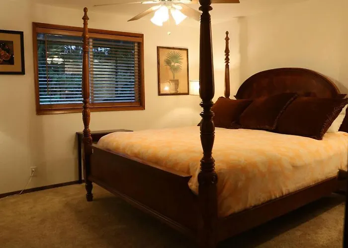 Whitaker 5 Bdrm Daily-Weekly-Monthly