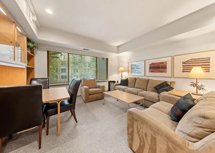 Palisades Tahoe Lodge Rentals Studio #228