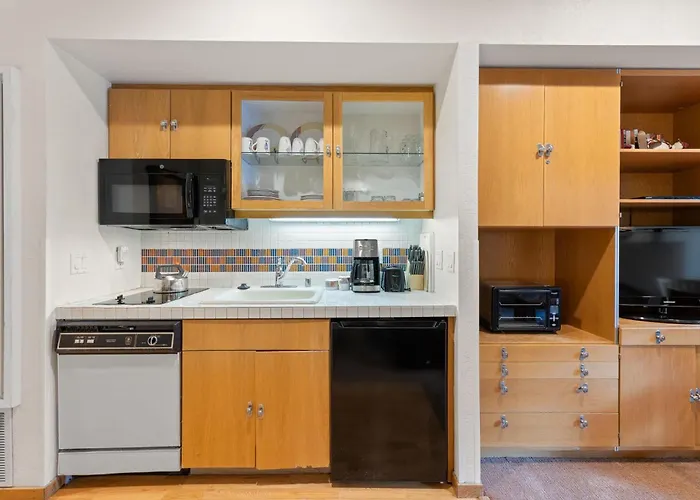 Palisades Tahoe Lodge Rentals Studio #232