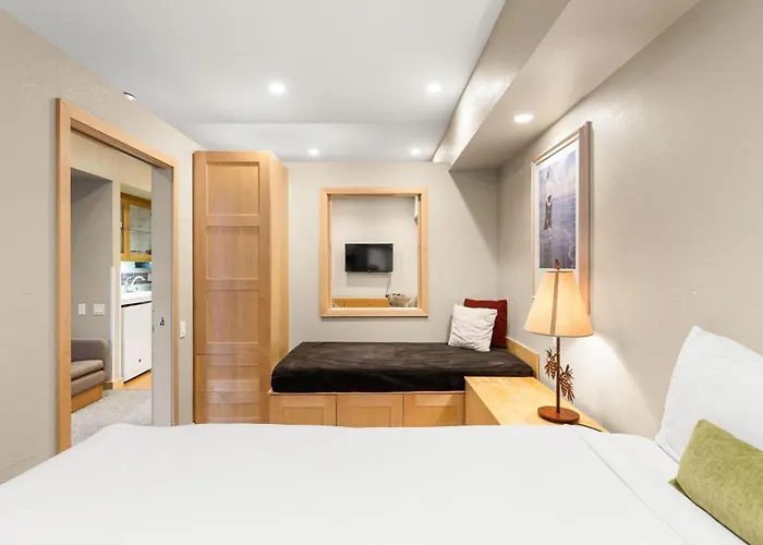Palisades Tahoe Lodge Rentals Studio #211