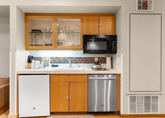 Palisades Tahoe Lodge Rentals Studio #211