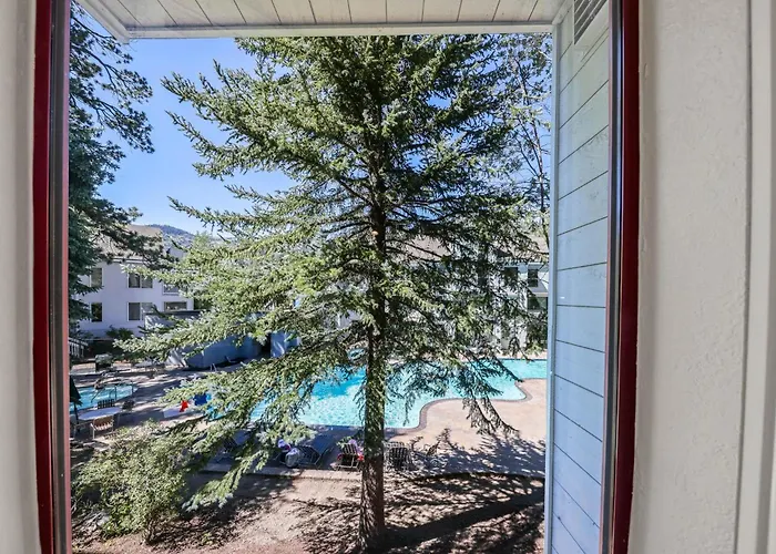 Palisades Tahoe Lodge Rentals Studio #203