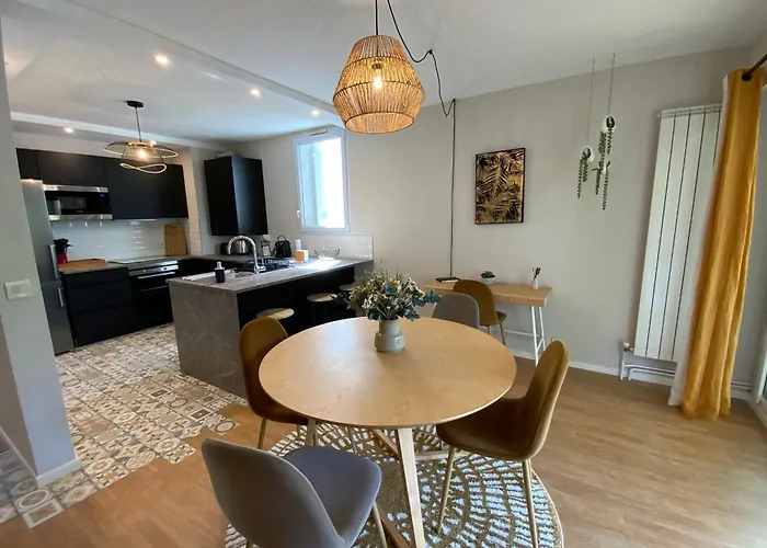 Aesthetics - 2 Bedrooms And Secure Parking!