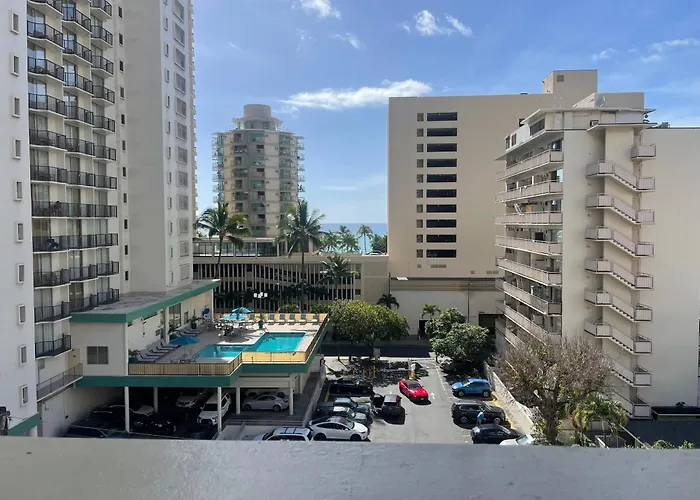 Contemporary Ocean View Suite - Heart Of Waikiki!